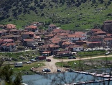Καθολική κινητοποίηση στο χωριό Ψαράδες στις Πρέσπες- Στήνουν show με τέντες και κιόσκια για τη συμφωνία Τσίπρα- Ζάεφ